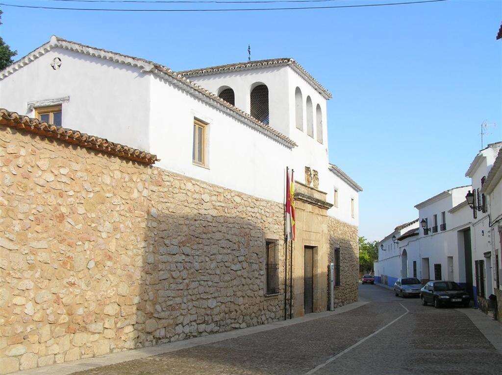 Historic facade of Hostal Restaurante Dulcinea de El Toboso